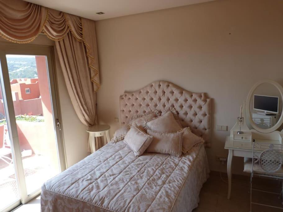 Luxurious Townhouse With Sea Views Villa Manilva Dış mekan fotoğraf